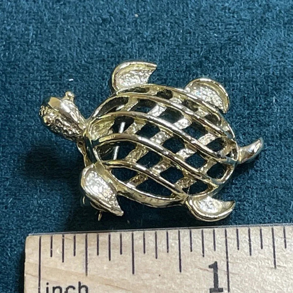 Vintage Gerry’s Gold Tone Metal Sea Turtle Brooch Pin - Picture 6 of 6